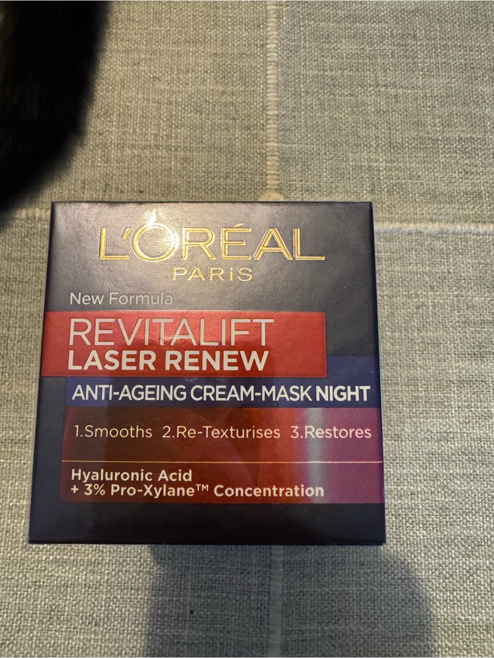 L'Oreal Revitalift Laser Renew Night Cream - Red and Navy Blue